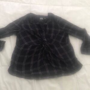 Soho New York & Company navy and beige partial button down blouse 👚w ruching